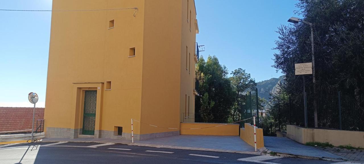 菲纳莱利古雷Casa Di Claude Con Posto Auto公寓 外观 照片
