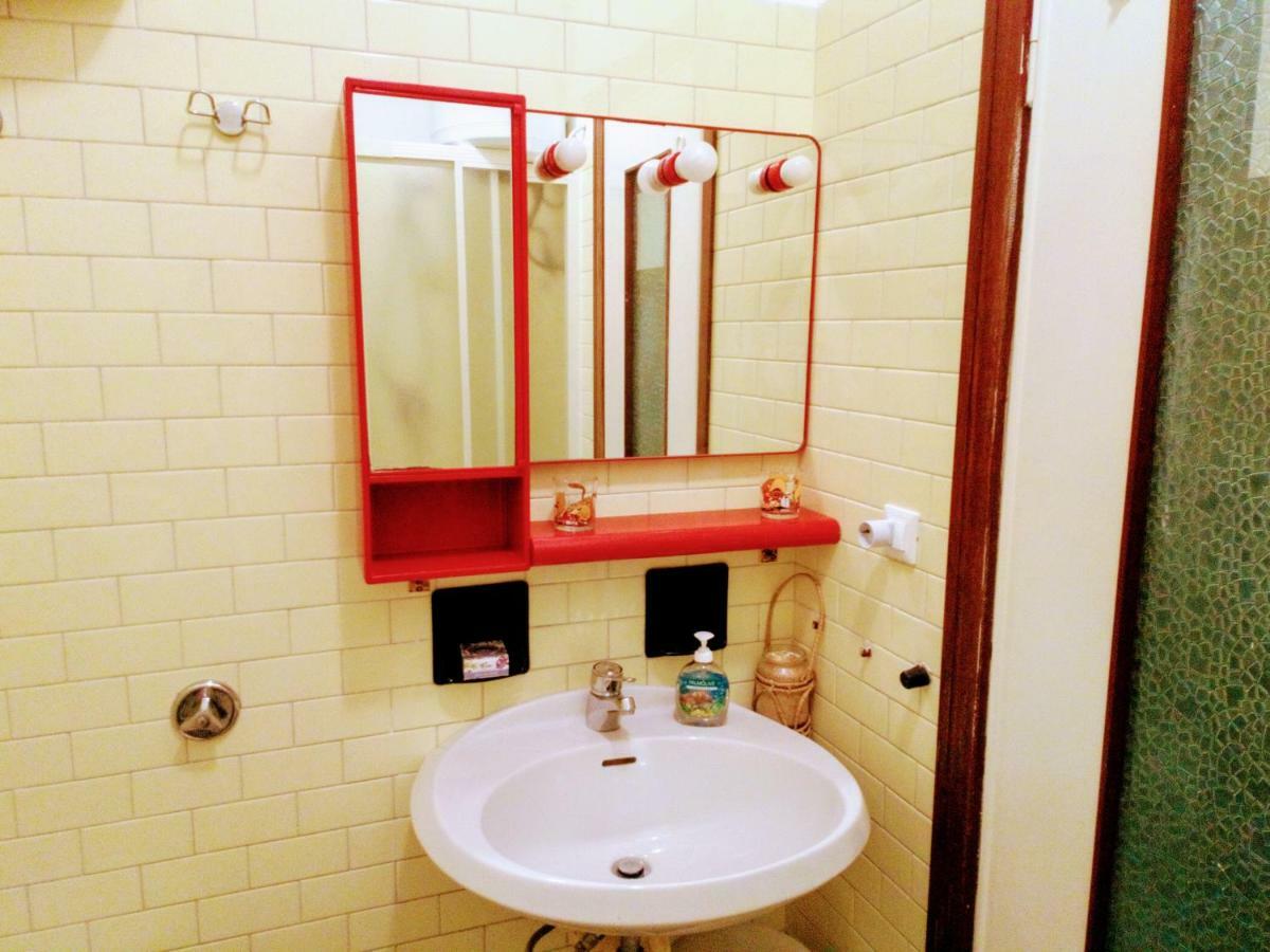 菲纳莱利古雷Casa Di Claude Con Posto Auto公寓 外观 照片